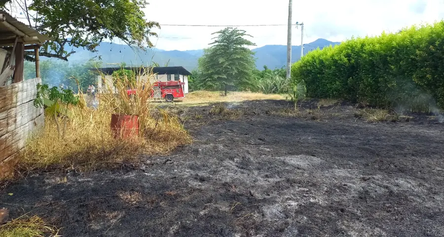 incendio de pastizal en el barrio Las Palmas, Roldanillo valle